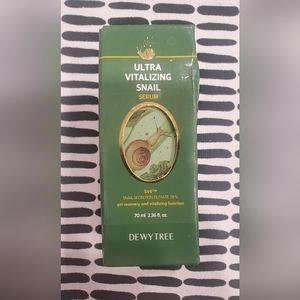 DEWYTREE ultra vitalizing snail serum